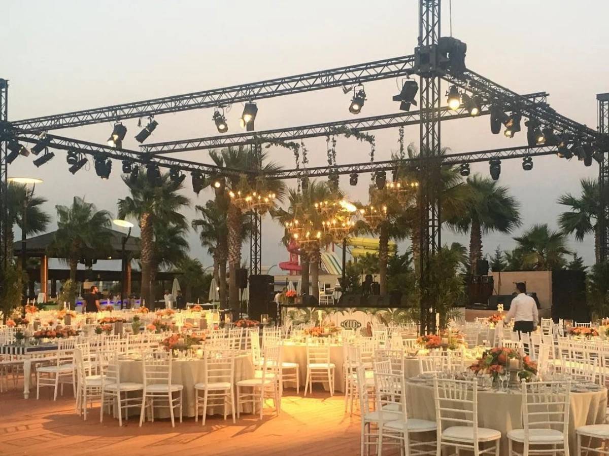 ระบบโครงเหล็กเวทีสีดำ