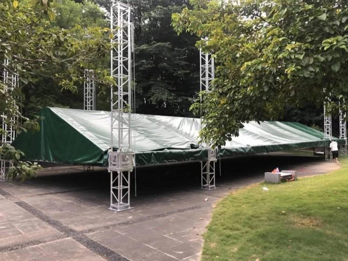 Outdoor stage truss roof