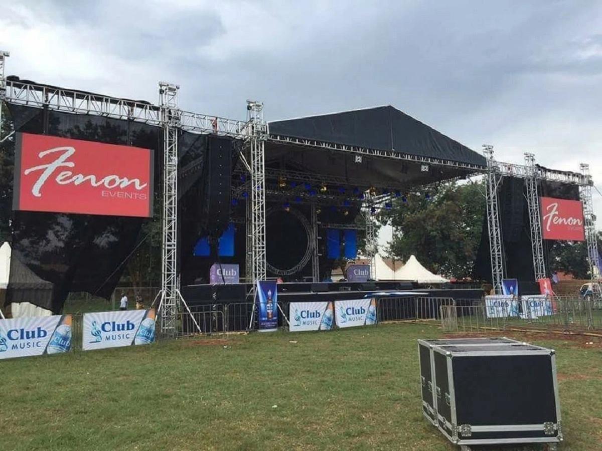 Sublimez votre mariage avec une structure de scène parfaite.