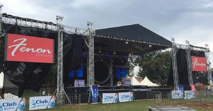 elevate-your-wedding-with-the-perfect-stage-truss