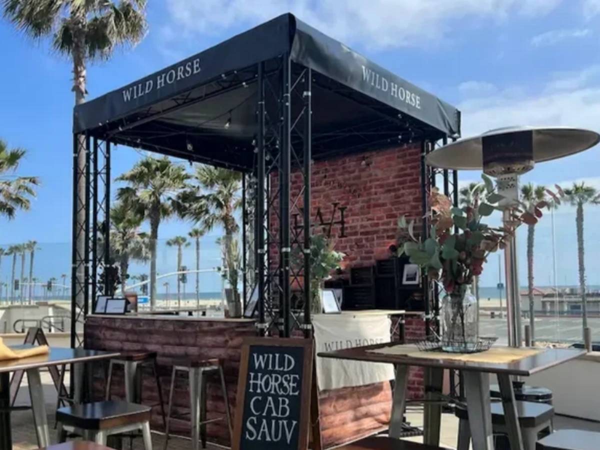 Coastal rigging black trusses