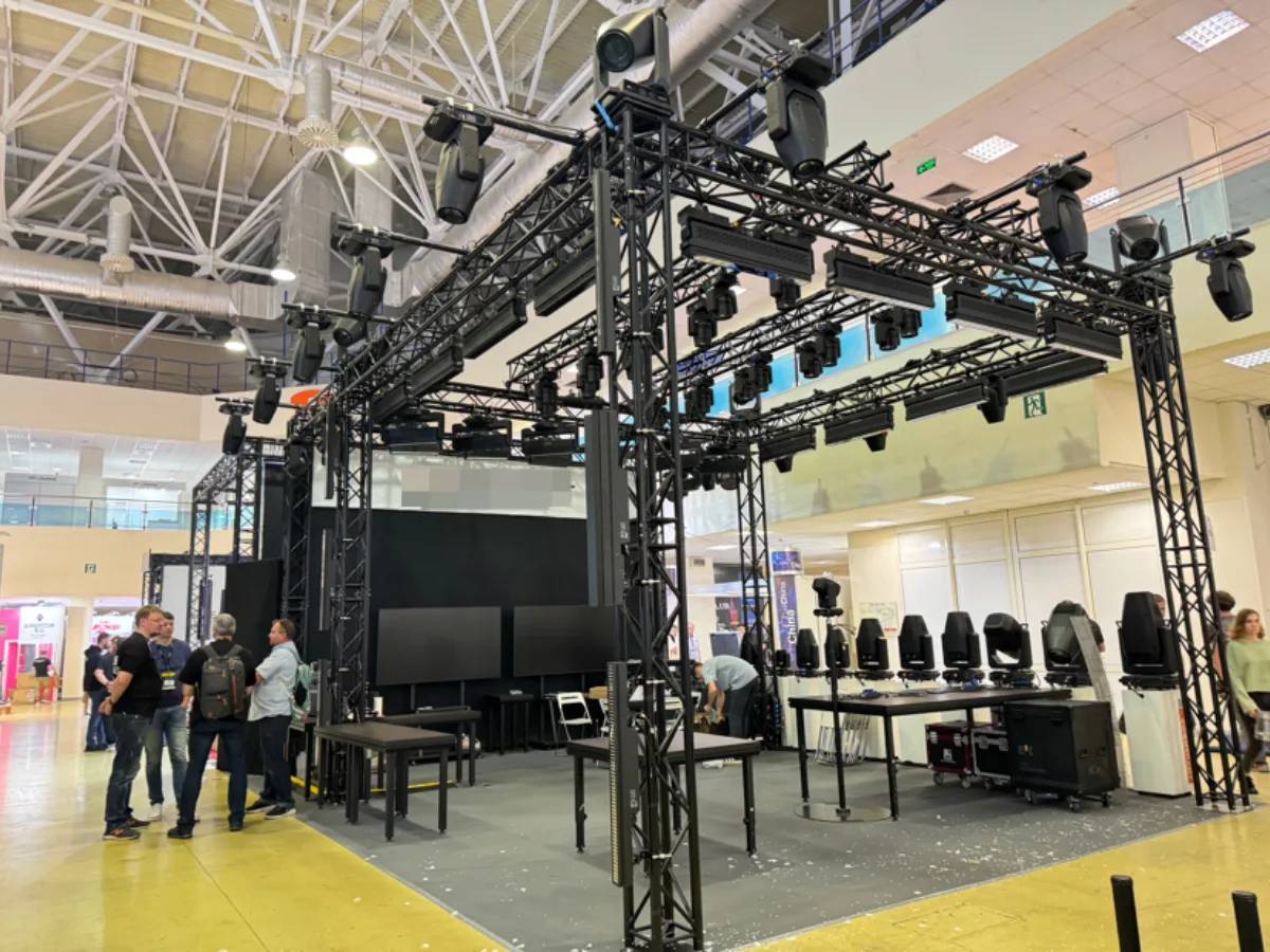 Black aluminum truss system